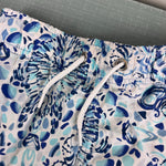 Load image into Gallery viewer, Lilly Pulitzer Junior Capri Trunk Resort White Call My Shell Phone XS
