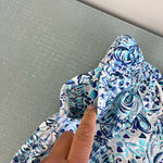 Load image into Gallery viewer, Lilly Pulitzer Junior Capri Trunk Resort White Call My Shell Phone S 4-5
