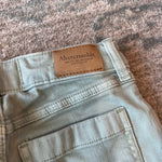 Load image into Gallery viewer, Abercrombie Kids High Rise Wide Leg Cargo Jeans 7/8 Long
