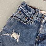 Load image into Gallery viewer, Vintage Levi's 550 Relaxed Fit Cut Off Distressed Jean Shorts 8
