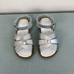 Load image into Gallery viewer, Saltwater Original Girls Silver Sandals 9
