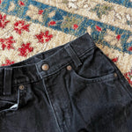 Load image into Gallery viewer, Vintage Levi's 550 Relaxed Fit Regular Jeans 7
