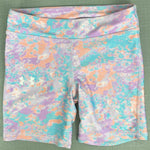 Load image into Gallery viewer, Under Armour Girls Heat Gear Printed Bike Shorts
