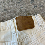 Load image into Gallery viewer, Vintage Levi's Ecru 550 Relaxed Fit Slim Orange Tab Jean Shorts 8

