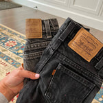 Load image into Gallery viewer, Vintage Levi&#39;s 550 Relaxed Fit Slim Jeans 6
