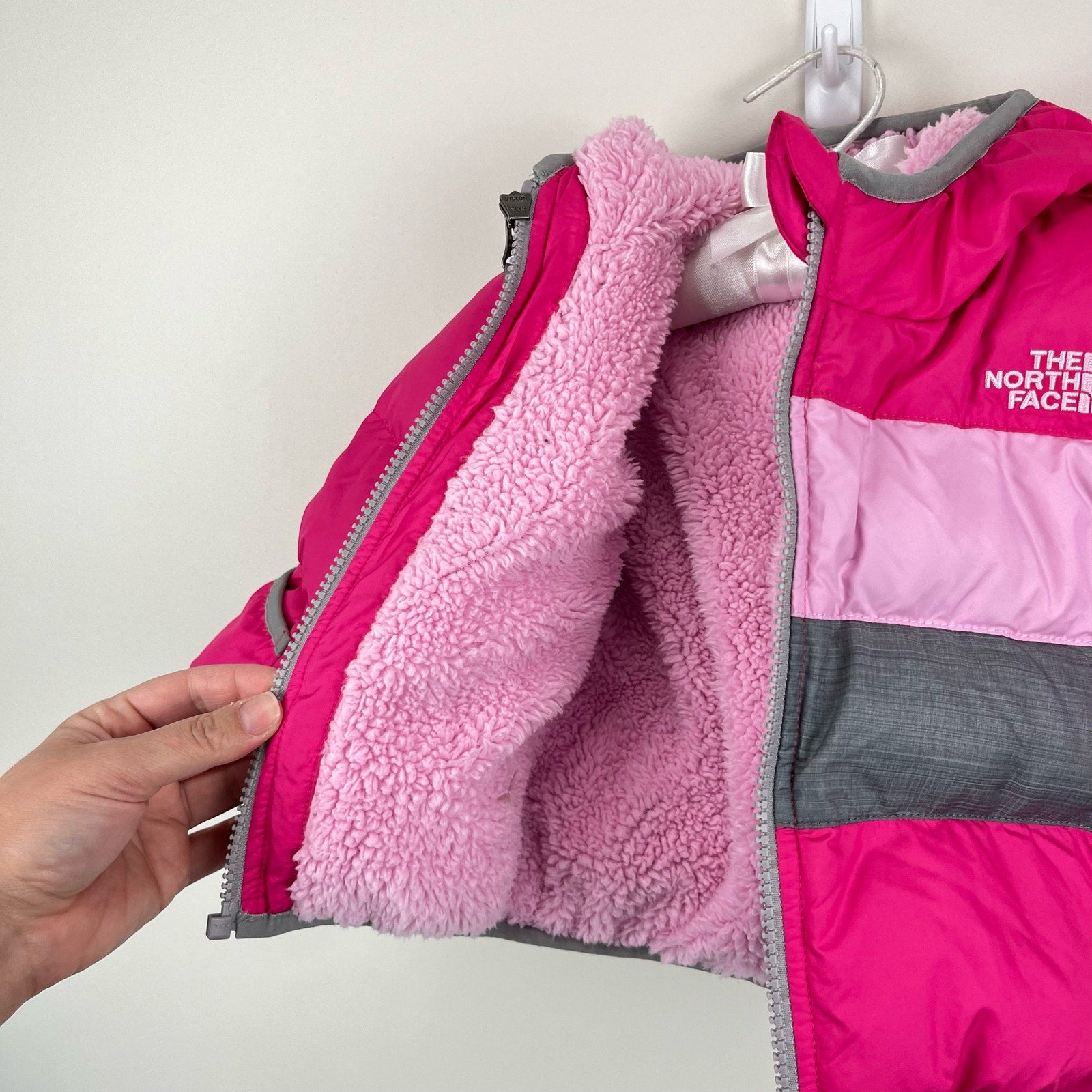 The North Face Girls Moondoggy 2.0 Hooded Puffer jacket 6-12 Months