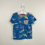 Load image into Gallery viewer, Mini Boden Short Sleeve Printed Pocket T-Shirt Nautical Blue 3-4
