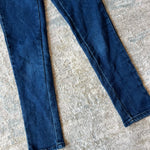 Load image into Gallery viewer, Lucky Zoe Skinny Jeans Blue Barrier Wash 8
