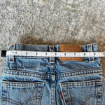 Load image into Gallery viewer, Vintage Levi's 550 Relaxed Fit Regular Blue Jeans 5T
