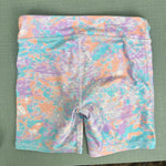 Load image into Gallery viewer, Under Armour Girls Heat Gear Printed Bike Shorts
