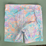 Load image into Gallery viewer, Under Armour Girls Heat Gear Printed Bike Shorts
