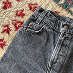 Load image into Gallery viewer, Vintage Levi&#39;s 550 Relaxed Fit Slim Jeans 6
