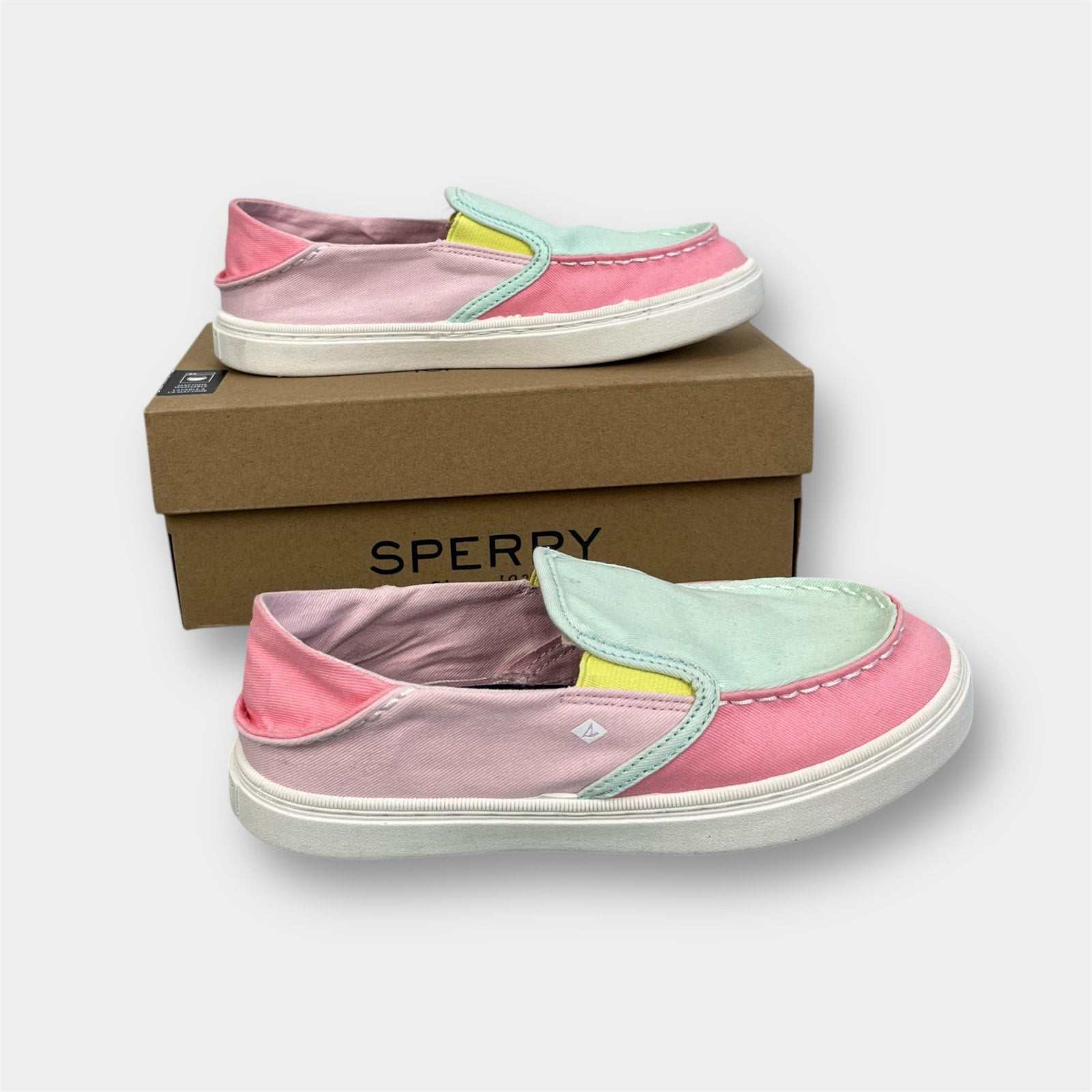 Sperry Girls Salty Washable Sneakers 2 NWT