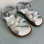 Load image into Gallery viewer, Saltwater Original Girls Silver Sandals 9
