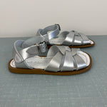 Load image into Gallery viewer, Saltwater Original Girls Silver Sandals 9
