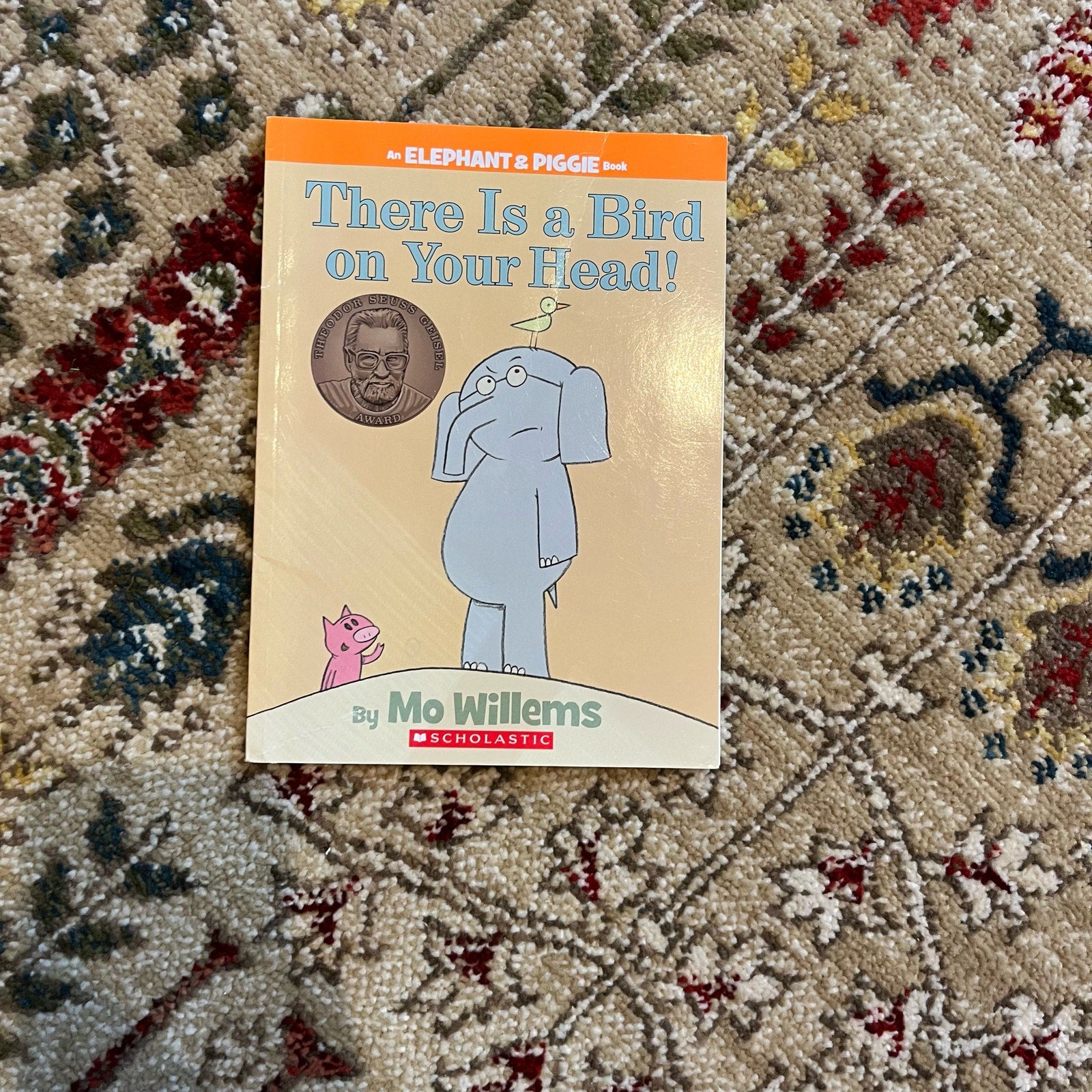 Mo Willems Elephant & Piggie Book There Is a Bird on Your Head!