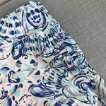 Load image into Gallery viewer, Lilly Pulitzer Junior Capri Trunk Resort White Call My Shell Phone XS
