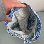 Load image into Gallery viewer, Lilly Pulitzer Junior Capri Trunk Resort White Call My Shell Phone XS
