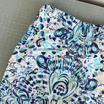 Load image into Gallery viewer, Lilly Pulitzer Junior Capri Trunk Resort White Call My Shell Phone S 4-5
