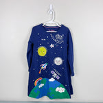 Load image into Gallery viewer, Mini Boden Space Big Applique Dress Starboard Blue 6-7
