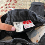Load image into Gallery viewer, Vintage Levi's 550 Relaxed Fit Regular Jeans 7
