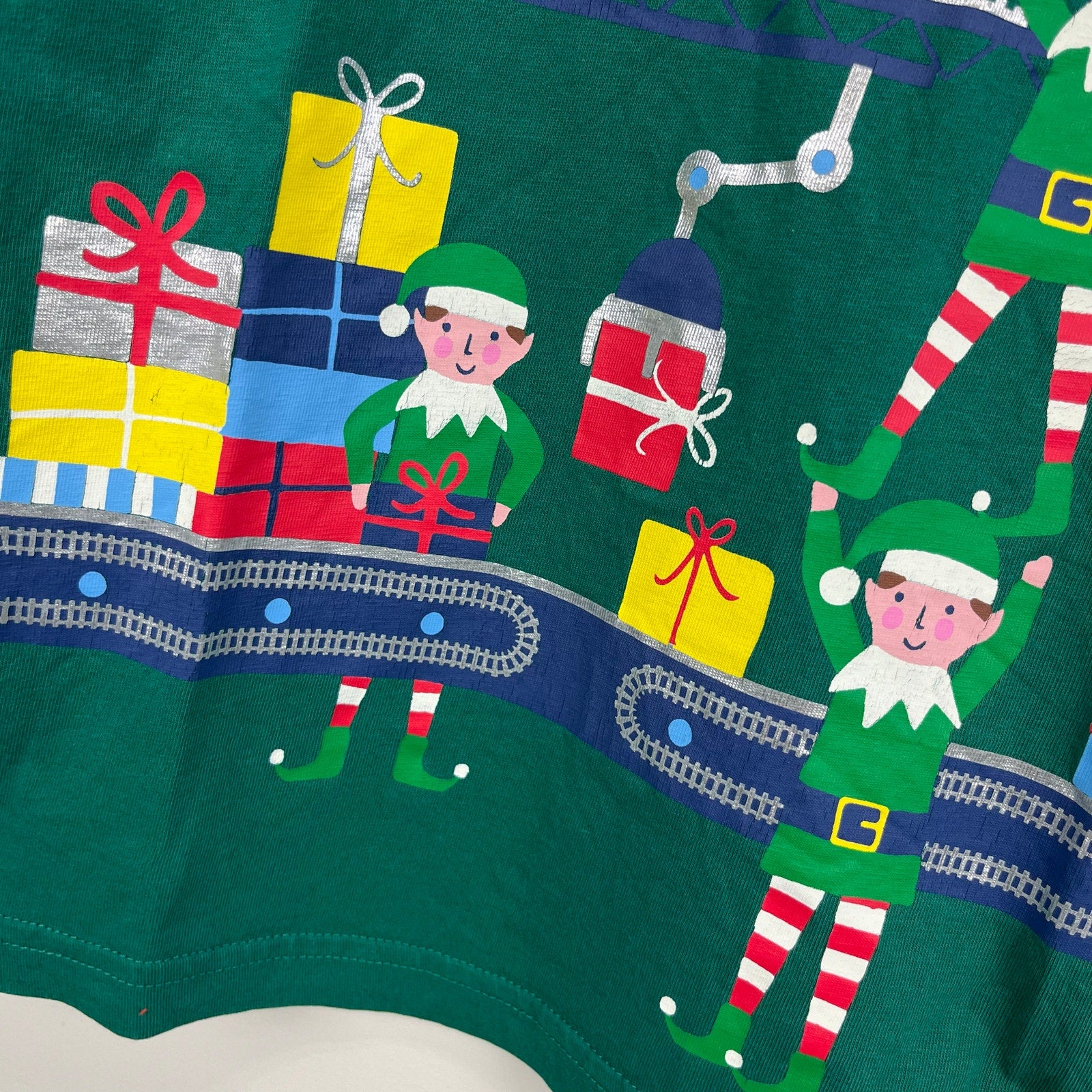 Mini Boden Christmas Deliveries T-Shirt Highland Green Elf Factory 5-6