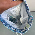 Load image into Gallery viewer, Lilly Pulitzer Junior Capri Trunk Resort White Call My Shell Phone S 4-5
