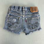 Load image into Gallery viewer, Levi&#39;s 514 Cut Off Jean Shorts 2T
