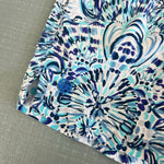 Load image into Gallery viewer, Lilly Pulitzer Junior Capri Trunk Resort White Call My Shell Phone S 4-5
