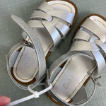 Load image into Gallery viewer, Saltwater Original Girls Silver Sandals 9
