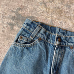Load image into Gallery viewer, Vintage Levi's 550 Relaxed Fit Slim Fit Orange Tab Jeans 9 USA
