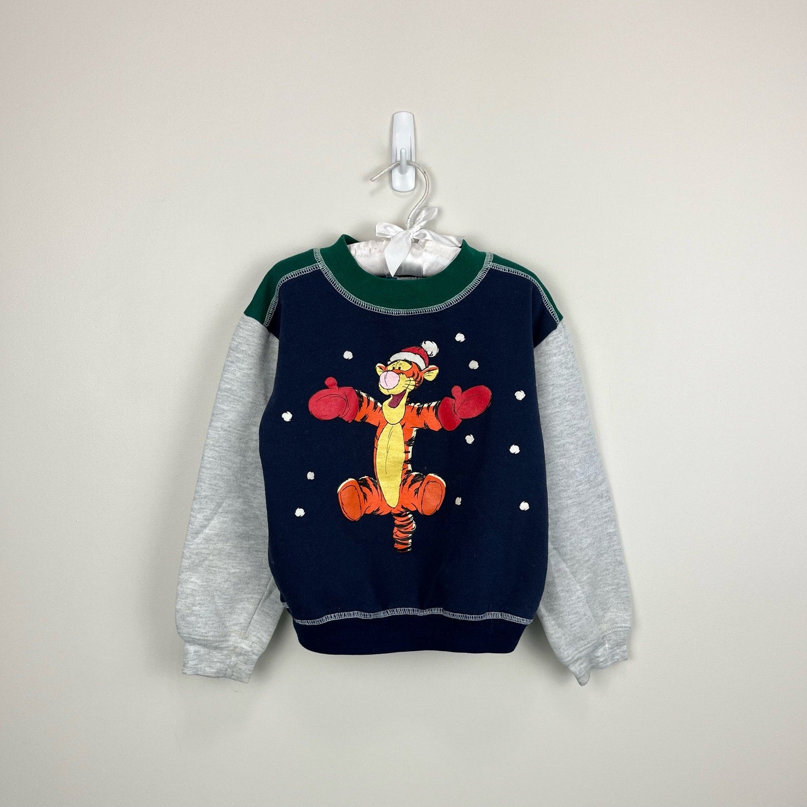 Vintage Winnie the Pooh Snowy Tigger Sweatshirt 6