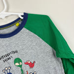 Load image into Gallery viewer, Mini Boden Glowing Space Raglan T-shirt Grey Marl/Green Aliens 5-6
