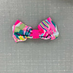Load image into Gallery viewer, Lilly Pulitzer Dragon Fruit Toucan Can Hair Bow.
