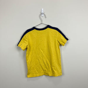 Hanna Andersson Boys Yellow Race Car Tee 120 cm (6-7)