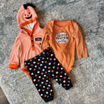 Load image into Gallery viewer, Little Me Halloween Pumpkin Set 9 Months
