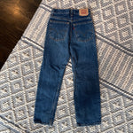 Load image into Gallery viewer, Vintage Levi&#39;s 550 Relaxed Fit Jeans 12
