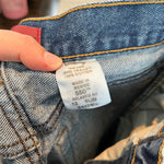 Load image into Gallery viewer, Vintage Levi&#39;s 550 Relaxed Fit Jeans 12
