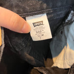 Load image into Gallery viewer, Vintage Levi&#39;s 550 Relaxed Fit Black Jeans 7
